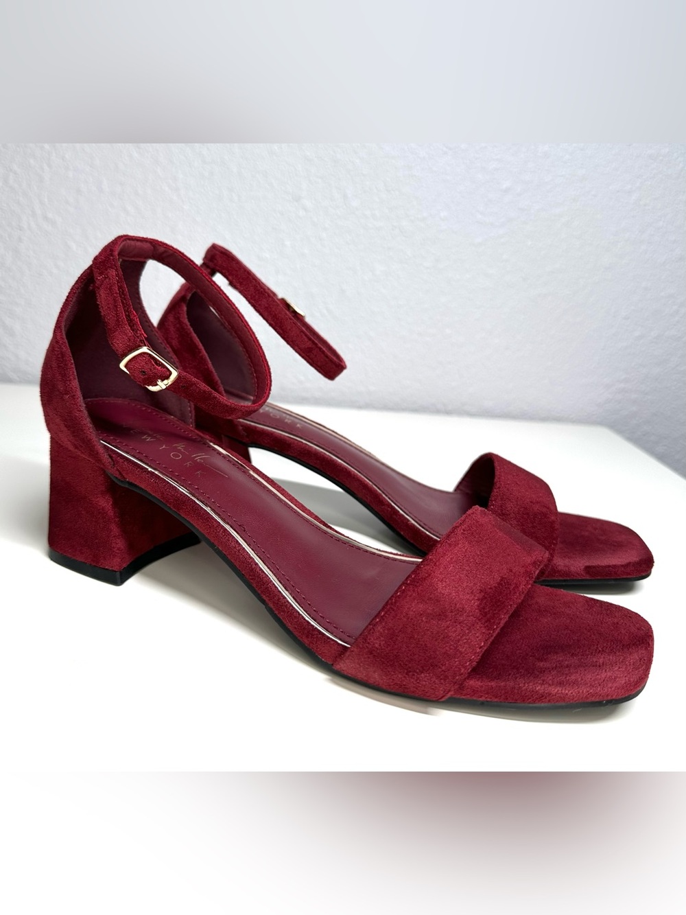 Nicole Miller Red Velvet Block Heels Women’s Size 7.5